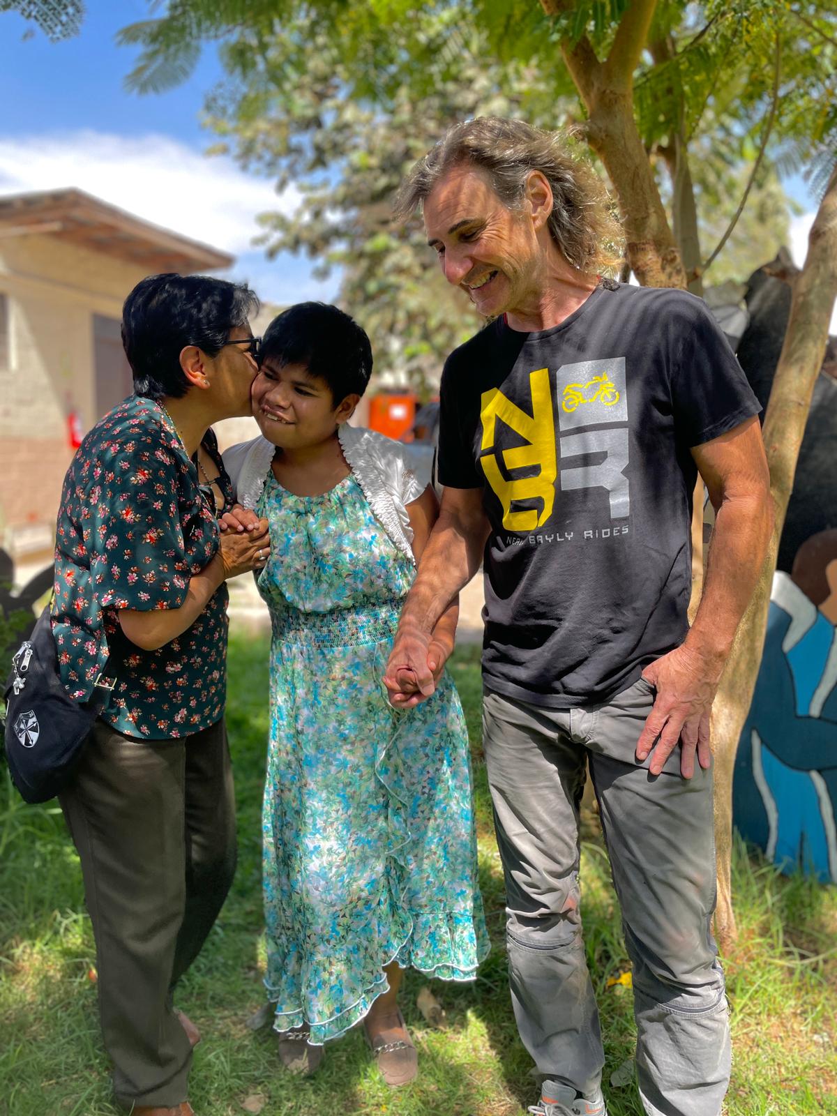 Community members together during DO GOOD work in Peru